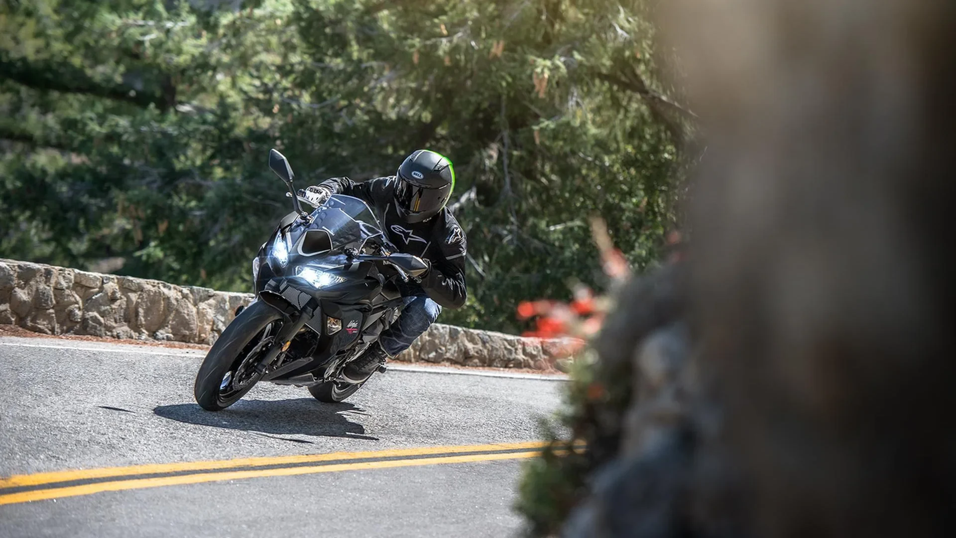 Kawasaki Ninja penchée en virage